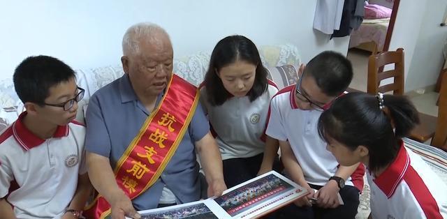 他是中国人,13岁加入日军,说日语取日本名,真实身份令人敬佩!