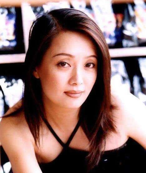 如今的罗艳芳仍然是一个人生活,并没有嫁给别人,不知道她是为了坚持对