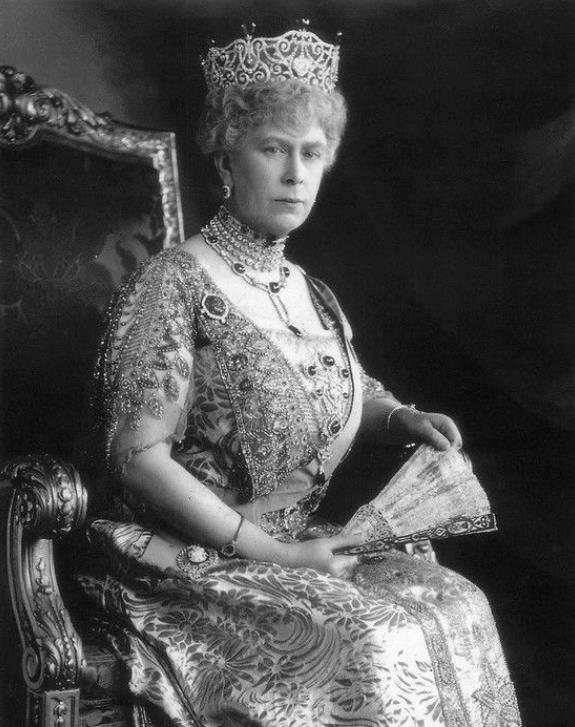 英国玛丽王后见证六代国王活到86岁联手儿媳对付赘婿菲利普