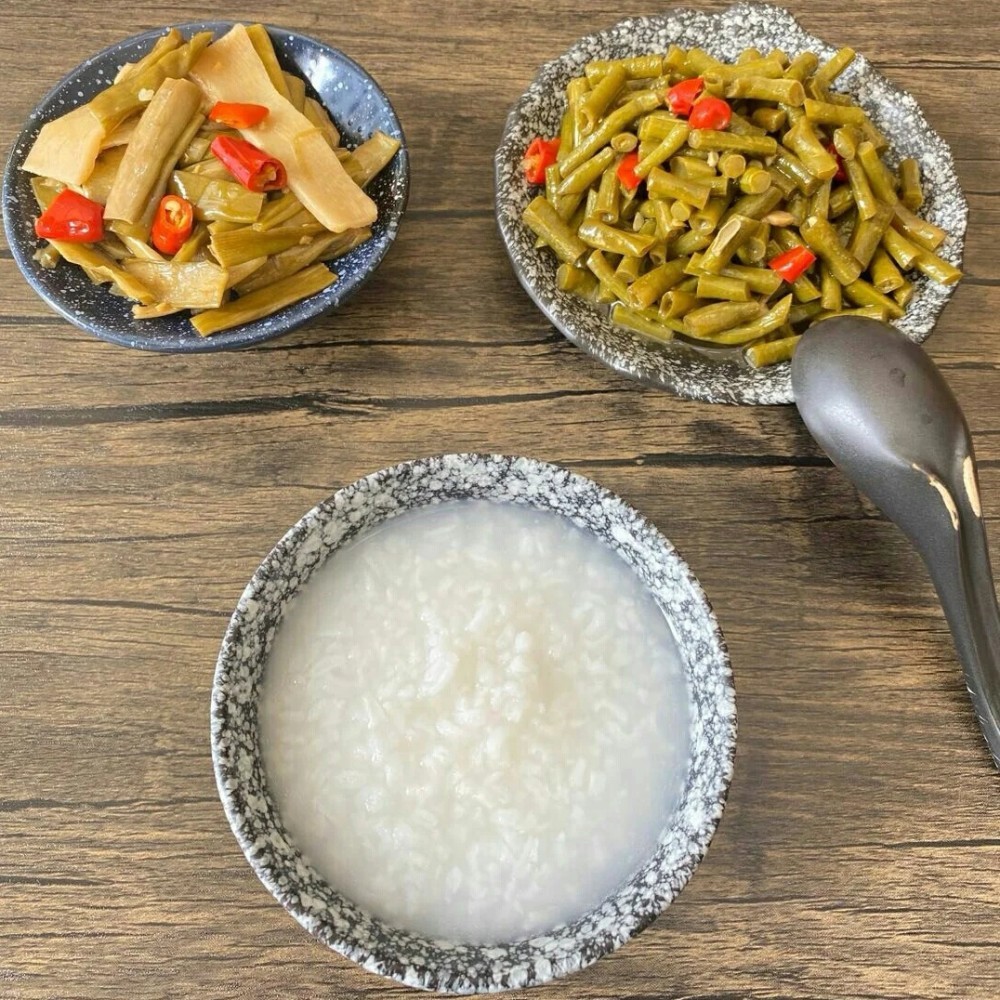 孩子从小吃白粥咸菜上小学之后因太笨导致成绩长期垫底