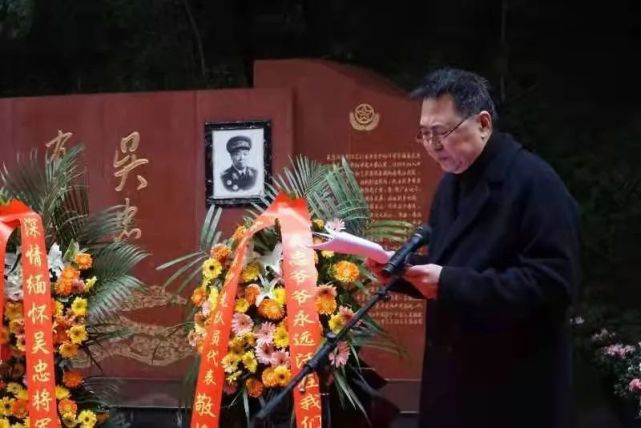 吴忠将军诞辰100周年其子向苍溪红军渡景区捐赠一部珍贵电话机