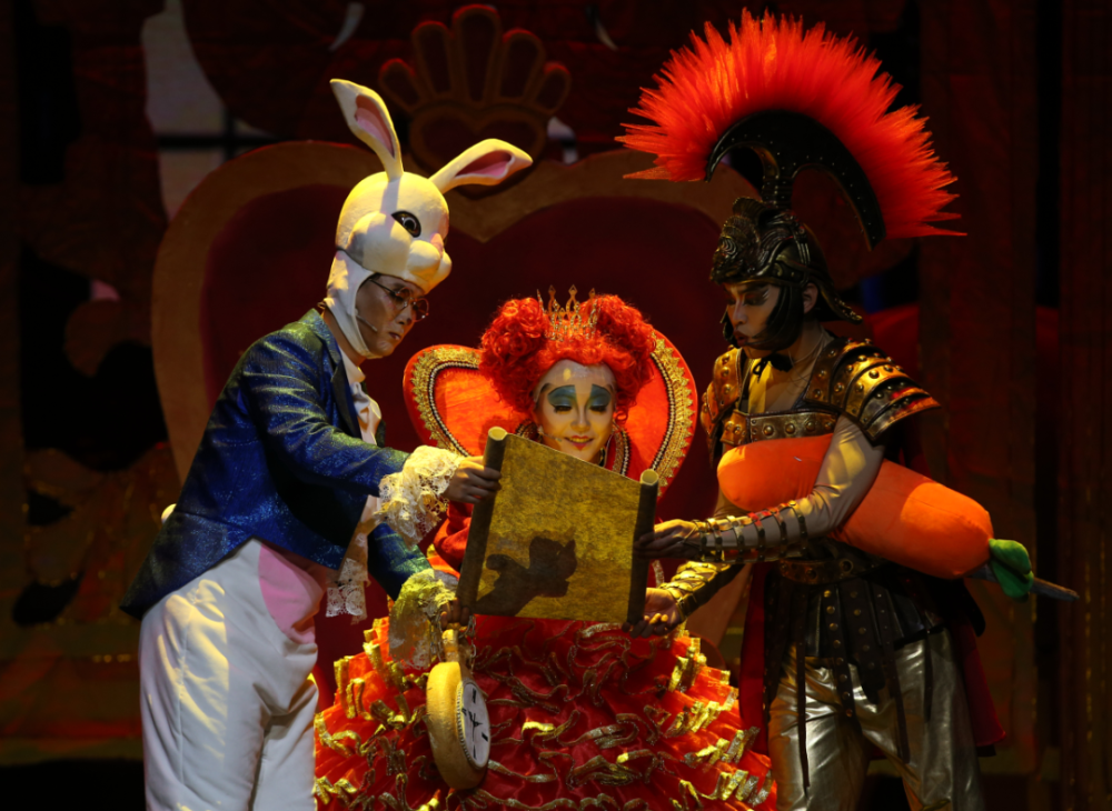 "天昊家居"雪莲第十七部梦幻多媒体舞台剧《爱丽丝梦游仙境》本周上演