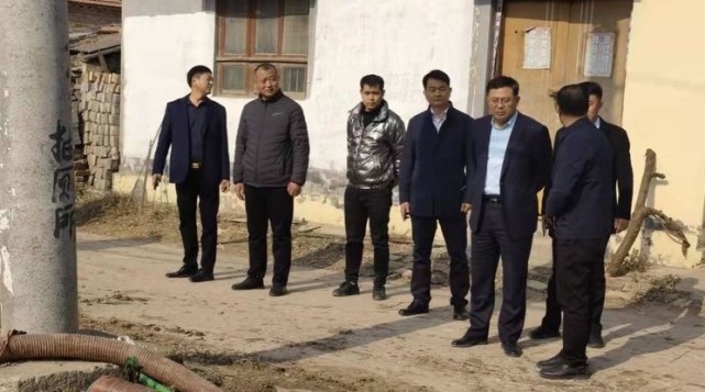 东明县委副书记县长孙迁国到大屯镇督导黑臭水体治理工作