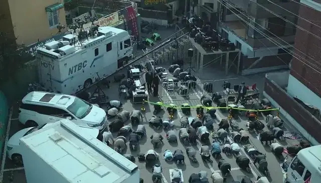 而代表理性与正义的律师和警察,竟然也在地狱使者的来临下,开始动摇