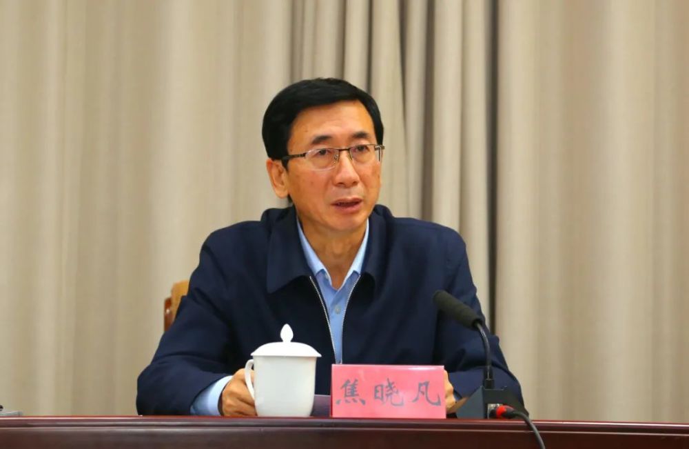 听取以上工作情况通报后焦晓凡指出,开展好"千人帮千企(项目),服务促