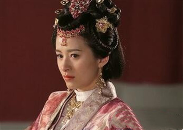 月被废,因保一人得以善终|牛玉|朱佑樘|朱见深|吴废后|钱太后|朱祁镇