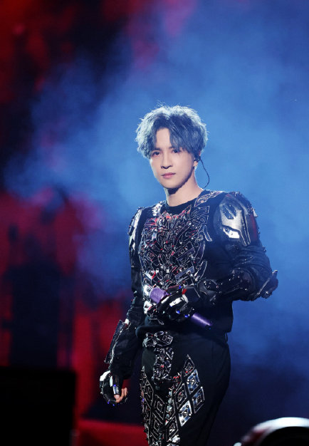 薛之谦蓝色头发造型释出曾承诺自己的歌曲永久免费