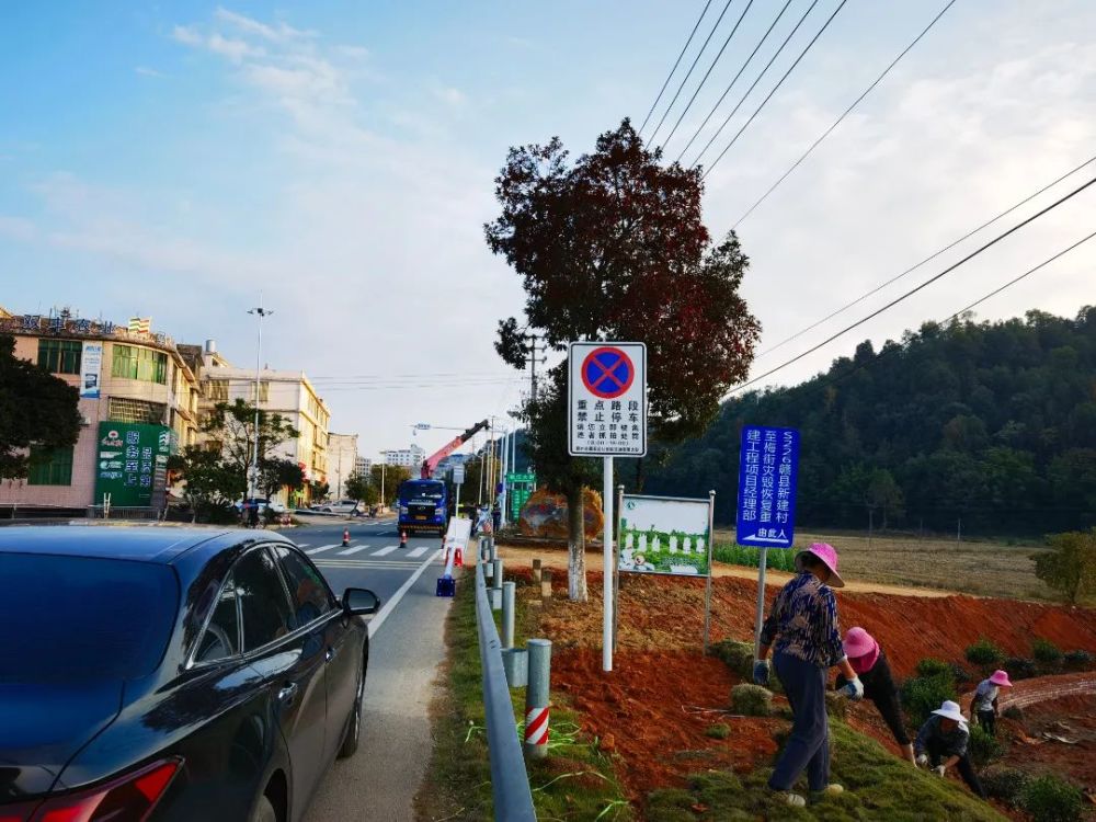 (2) 贛縣區王母渡鎮,南山大道與王母渡大街路口路段