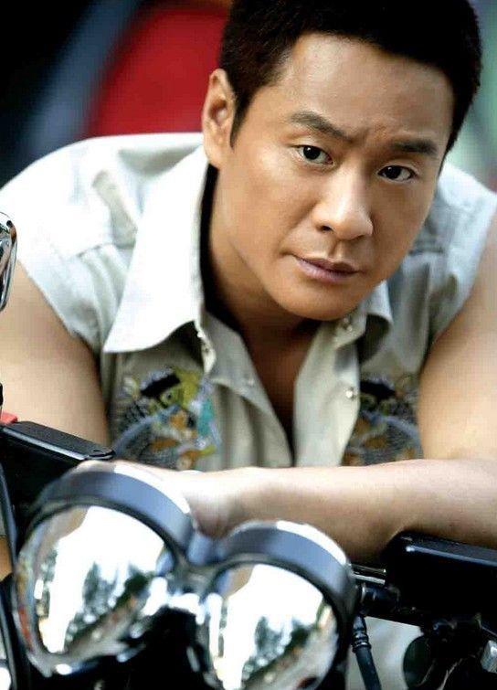 杨若兮晒照庆祝与连奕名结婚十周年低调的幸福生活惹人羡慕
