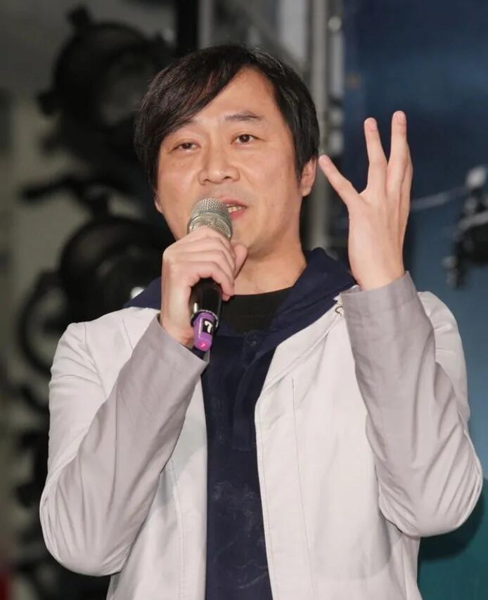 假离婚,娶小三,从影视明星到卖蛋糕,伪君子汤志伟后悔吗?