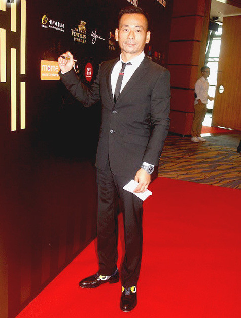 赌王洗米华被批捕,你以为只是打掉个博彩团伙,背后的故事不简单_腾讯