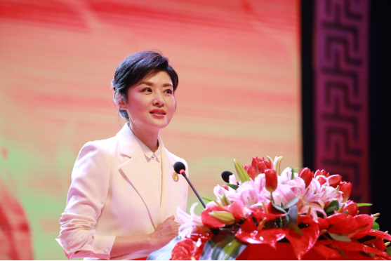主持人周涛:小城姑娘打拼进央视,人红不忘本,心系家乡安徽淮南