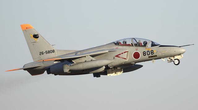 教练机1996年日本与美国合作,以f-16战斗机为蓝本进行放大设计的一款
