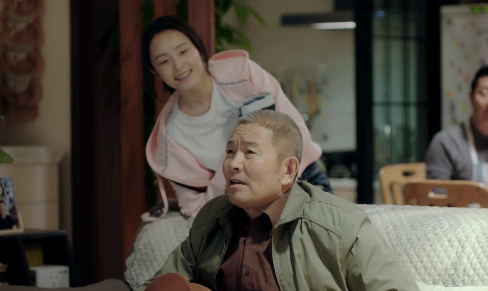 70岁的李坤棉,曾出演过许多主旋律影视剧,比如《解放》《刘胡兰》等等