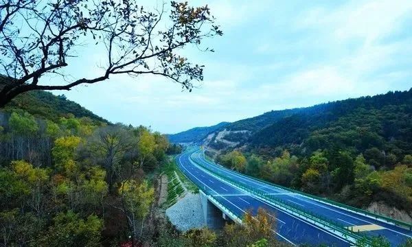规划处,建设处和省交通工程造价中心组织完成了洛南至卢氏(陕豫界)