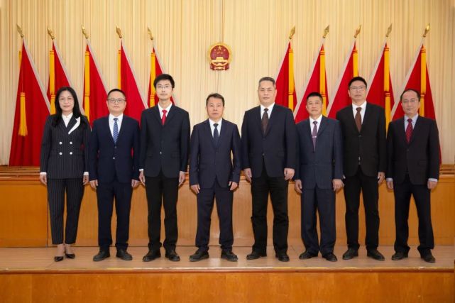 其中,会议选举李树南为湘桥区人民政府区长,黄文海,章诞武,苏爱群,章