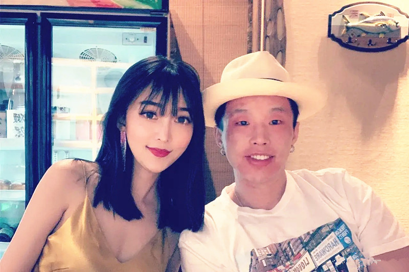 德云社成员集体晒娇妻最后一张却让人酸了现实版的美女配野兽