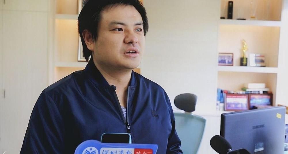 天才少年刘若鹏研制出隐身衣引起美国关注回国时百般受阻