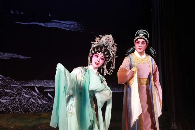 往事》文化讲座囊括10天演出让广大戏迷大呼过瘾经典大戏《洞庭良缘》