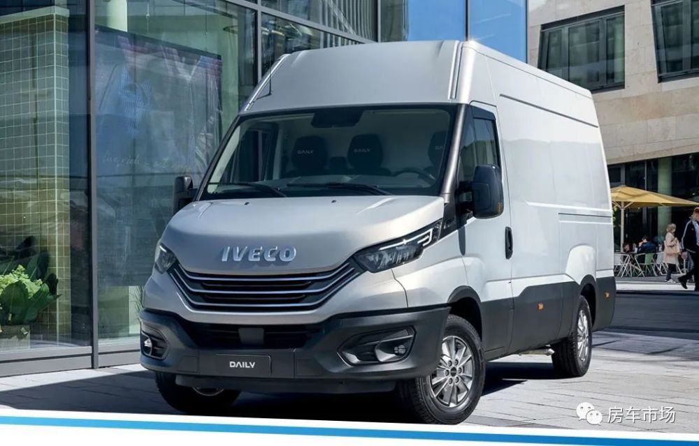 2022款进口依维柯new daily底盘,前脸中网全换,以后的房车更省油_腾讯