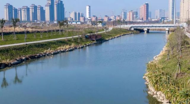 海宁市长山河中小河流治理项目丁国师港现场照片▲海宁市洛塘河埒区