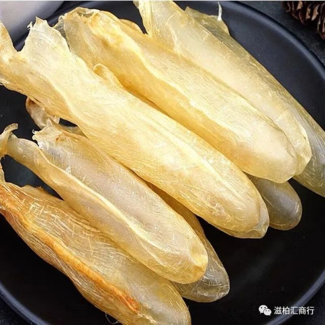 花膠是魚肚的一個品種,是用海魚的魚鰾曬乾製成的.