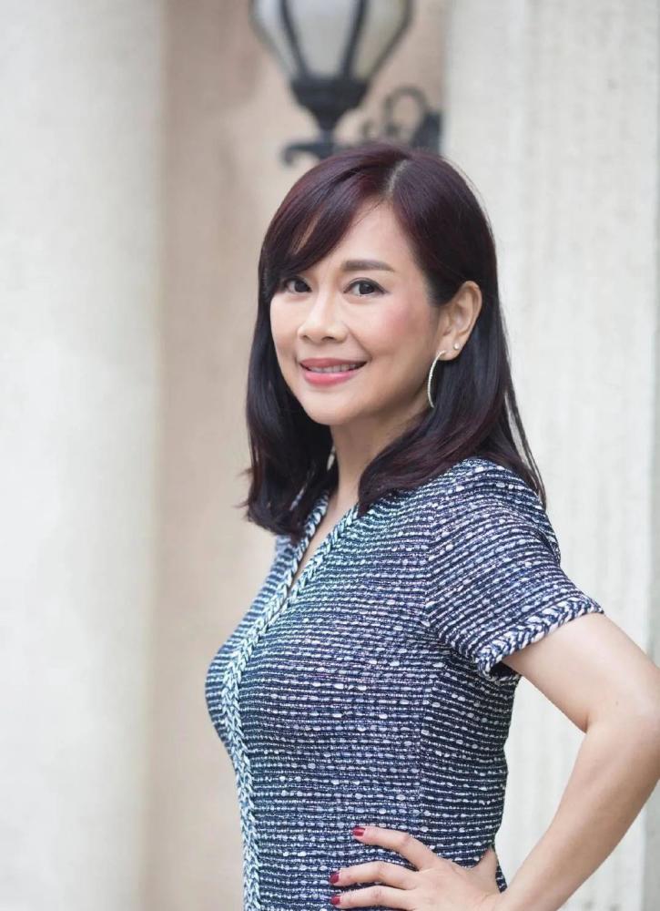 10位中年发福的女星,皮肤松弛,身材臃肿,美人迟暮都怪肥肉_腾讯新闻