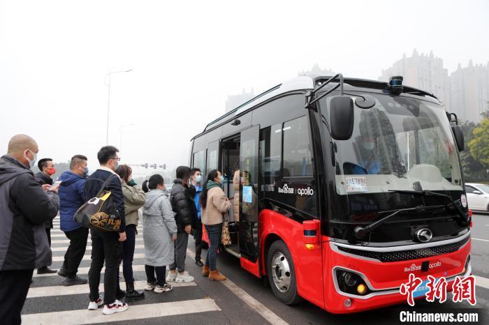 百度自动驾驶巴士在重庆开启商业化运营