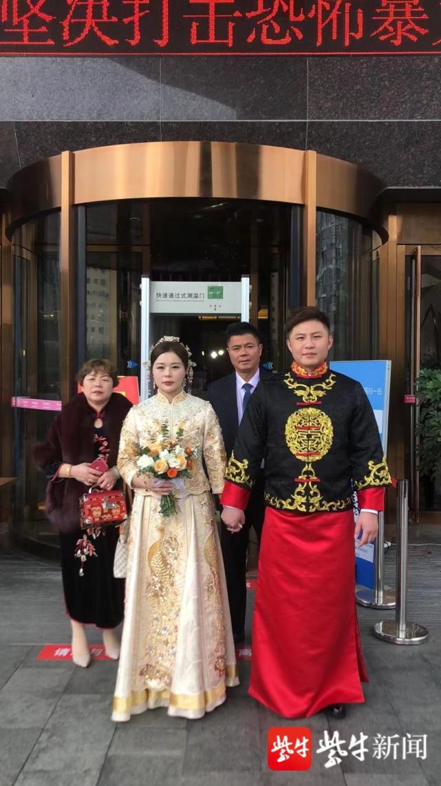 视频|两个举重冠军喜结良缘 成为"金牌夫妻|施丹晖|举重|张华聪|挺举