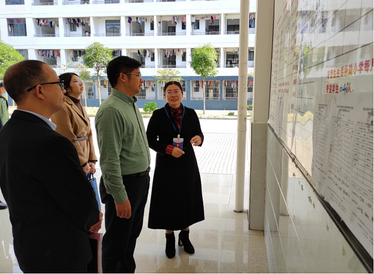 凌云县委副书记黄俊杰到中小学调研指导工作_腾讯新闻