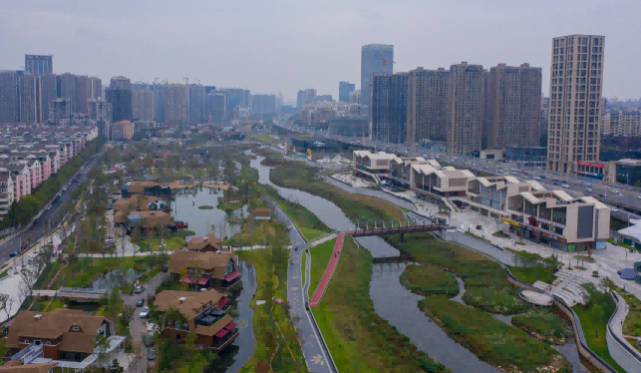 圖/記者李林冬圭塘河海綿城市示範公園內,河流蹬步減緩了水流速度