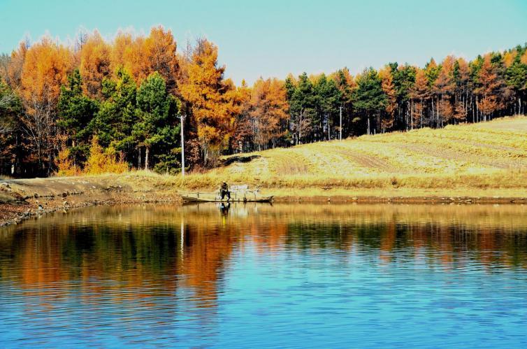 桦南县委,县政府提出了以七星峰国家森林公园旅游风景区为核心,打造"