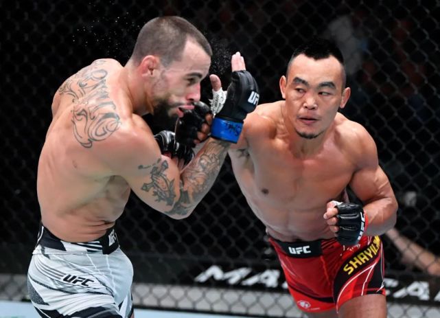 摔跤专精，渐入佳境：沙依兰复盘UFC首胜_腾讯新闻