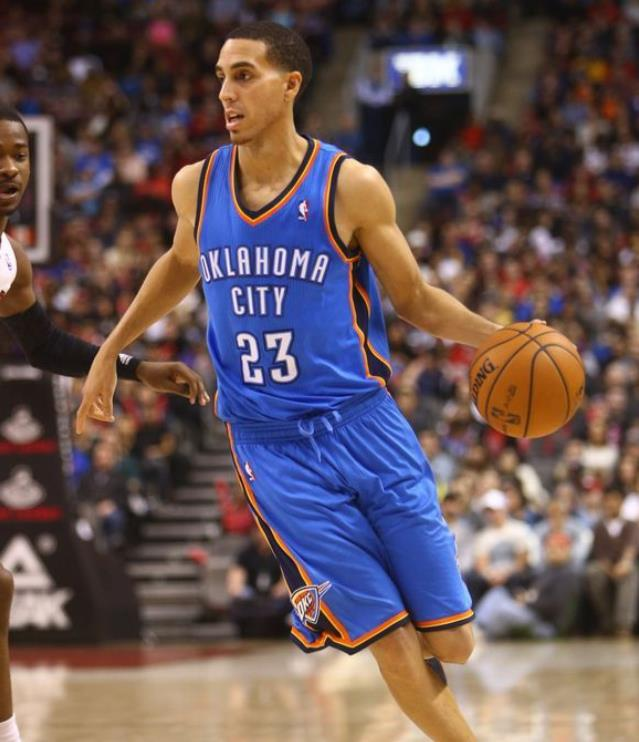 凯文马丁 凯文马丁：NBA最瘦弱的得分高手，弹跳强的刺客，初代造犯规大师
