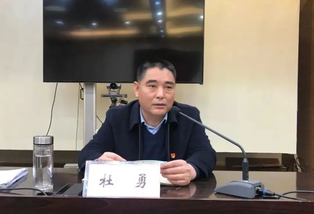 区委副书记,区长杜勇,区领导金键,李炳东,贺小森在卧龙区分会场收听