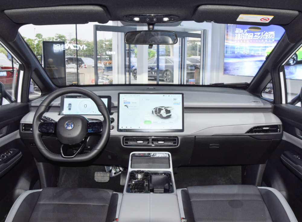 体验合创z03内饰科技感强续航620km座椅空间是亮点