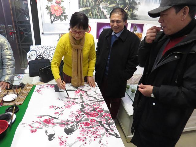 西安书画家送文化走进新房村