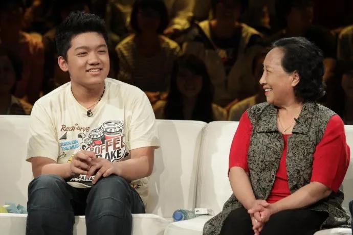 为了保护三个孩子,孙桂田毅然决然地和第二任丈夫离婚.