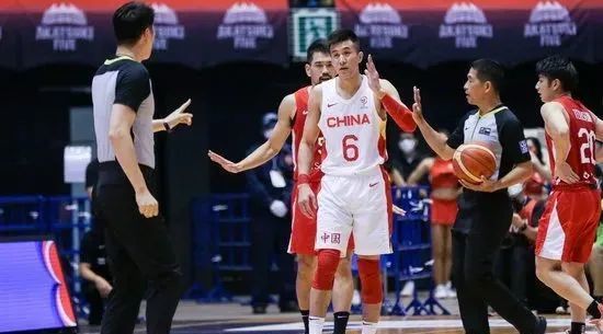 中国男篮106比73再次击败日本队的全场，