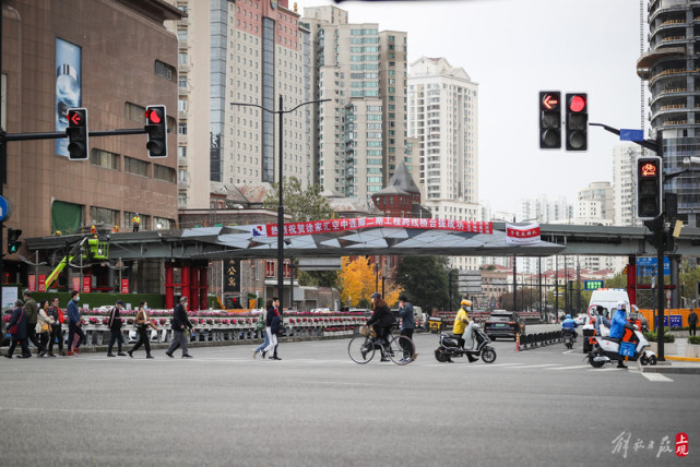 又一天桥合拢徐家汇商圈天桥连廊已显规模