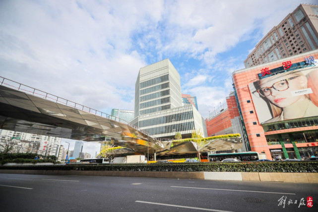 徐家汇天桥连廊二期主体结构完工.