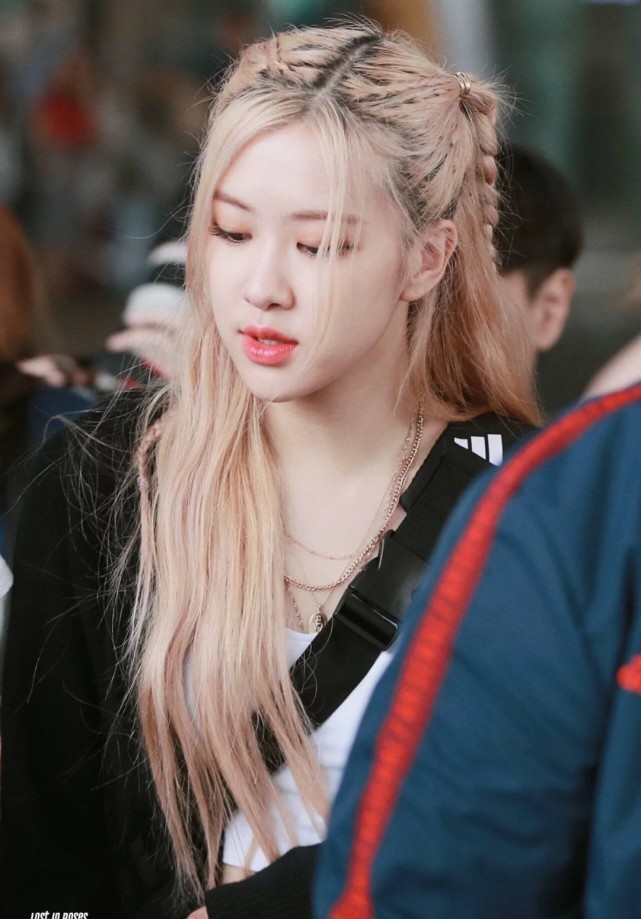 精选朴彩英壁纸:最美肉肉