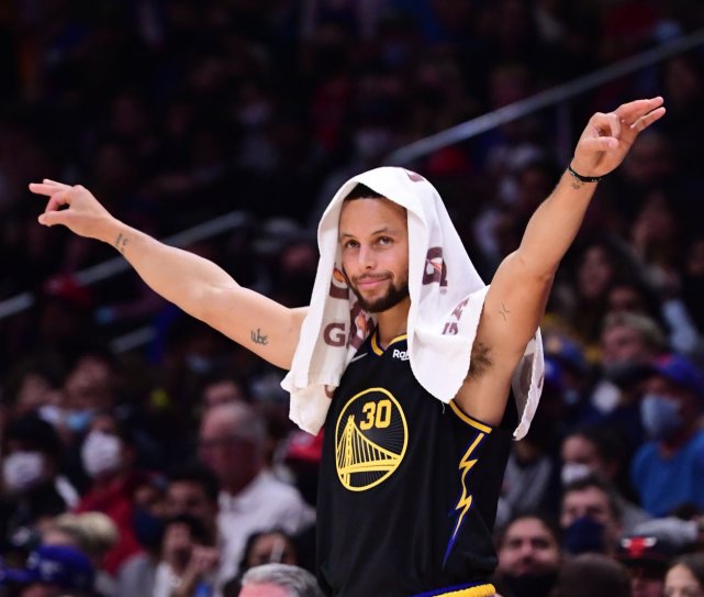 一战三项历史第一神迹库里引队友狂吹地球最强球员自成一档