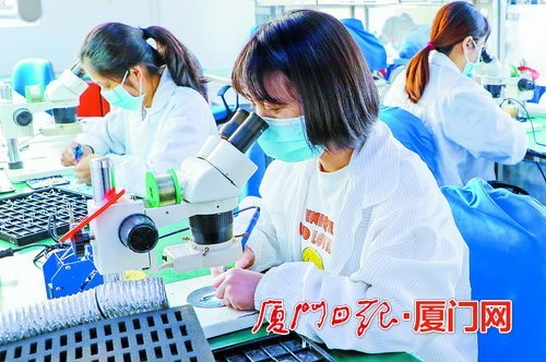 厦门是全国最大的助听器生产基地 中国技术自有品牌让听障人士重新