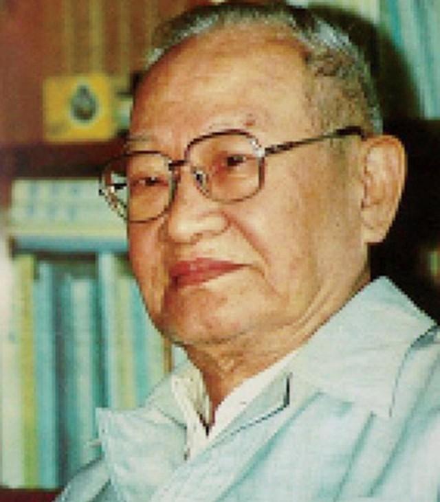 并听从总理指派,与廖沫沙同到湖南主持恢复田汉主编《抗战日报》事宜