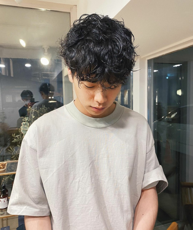 男生烫发!