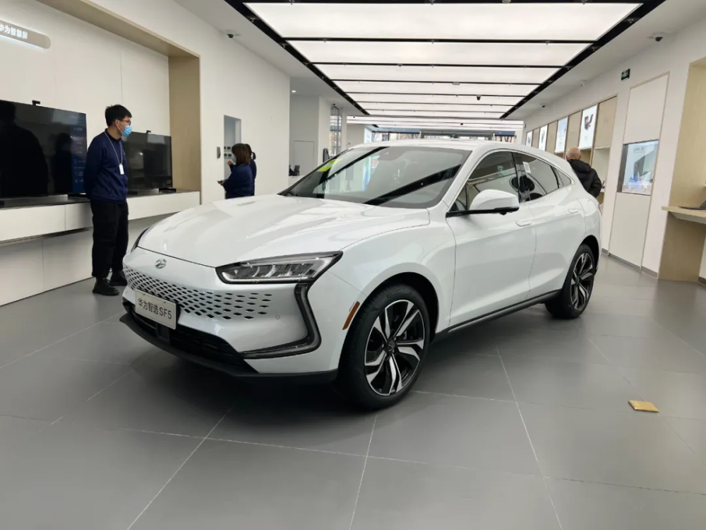 凯德广场华为智选赛力斯华为智选sf5入驻凯德广场试驾送好礼