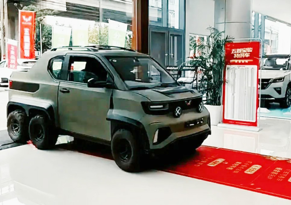 五菱宏光6轮小皮卡实车进店太拉风了照这样量产又要卖疯了
