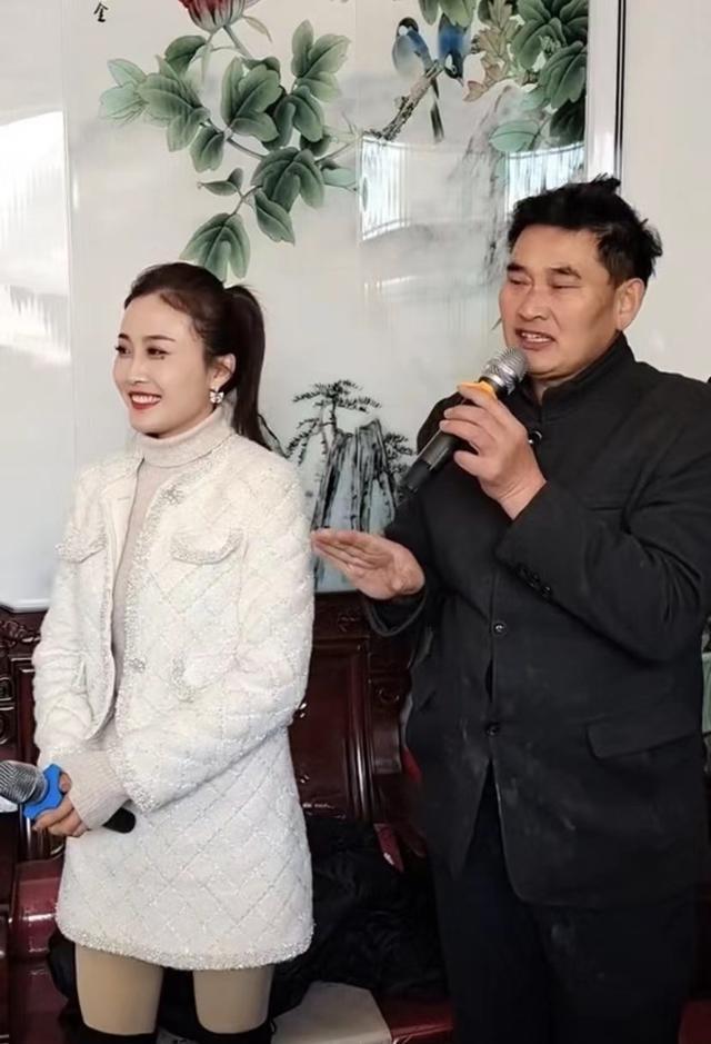 不过通过查询得知,这个在视频中出现的女人叫马翠霞,其实也是一个从