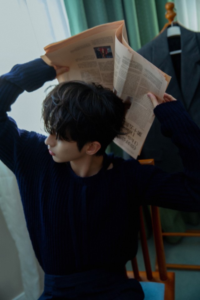 蔡徐坤西湖水色大片散发清新诗意 电影氛围感十足